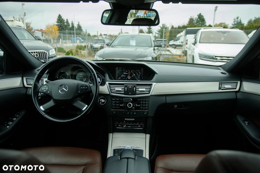 Mercedes-Benz Klasa E 350 CGI BlueEFFICIENCY 7G-TRONIC Avantgarde - 4