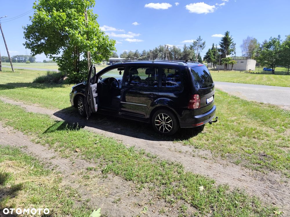 Volkswagen Touran - 4