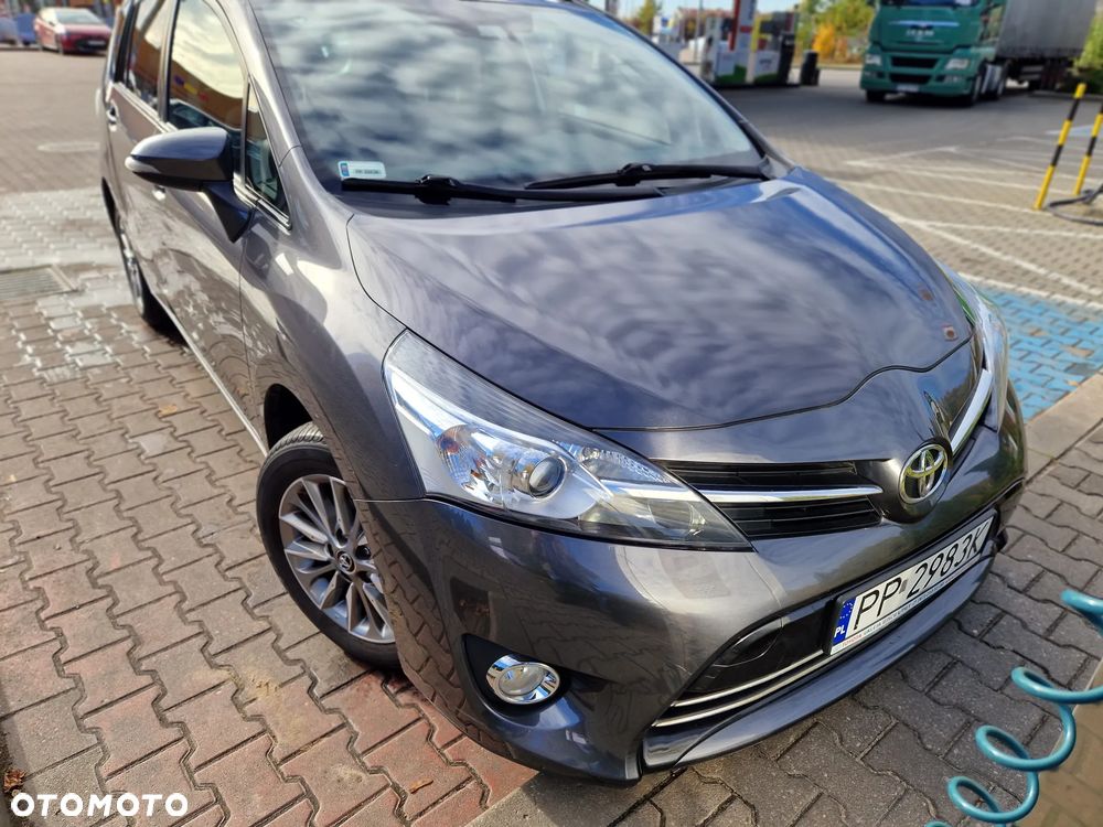 Toyota Verso 2017 photo 2