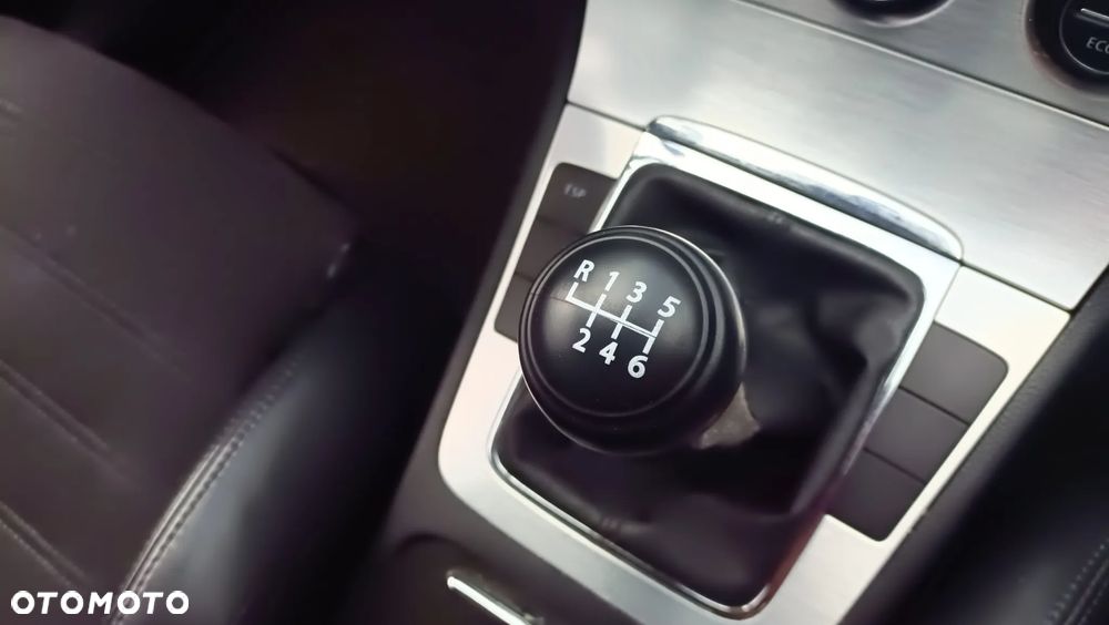 Volkswagen Passat - 13