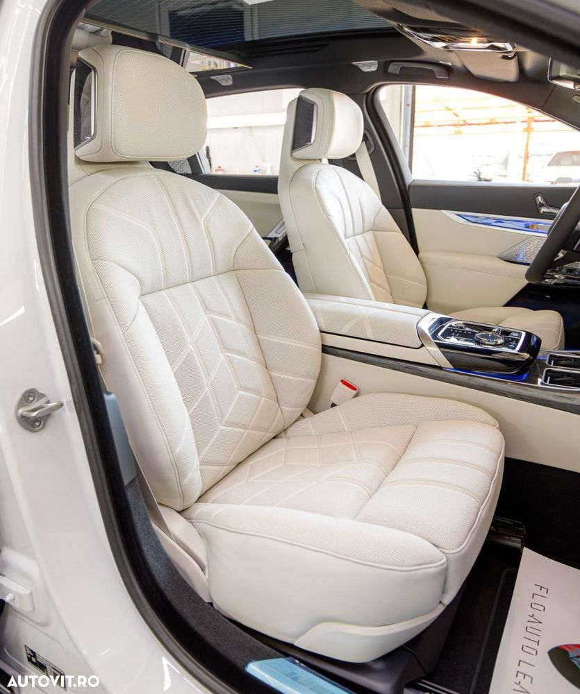 BMW Seria 7 740d xDrive MHEV - 12