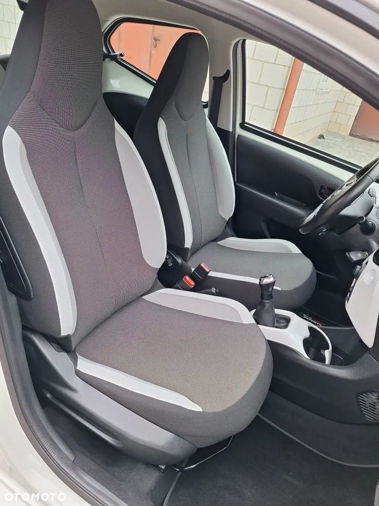 Toyota Aygo x-play - 11