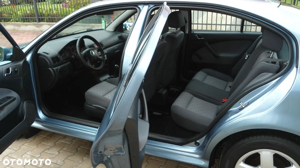 Skoda Octavia 1.6 Ambiente - 8