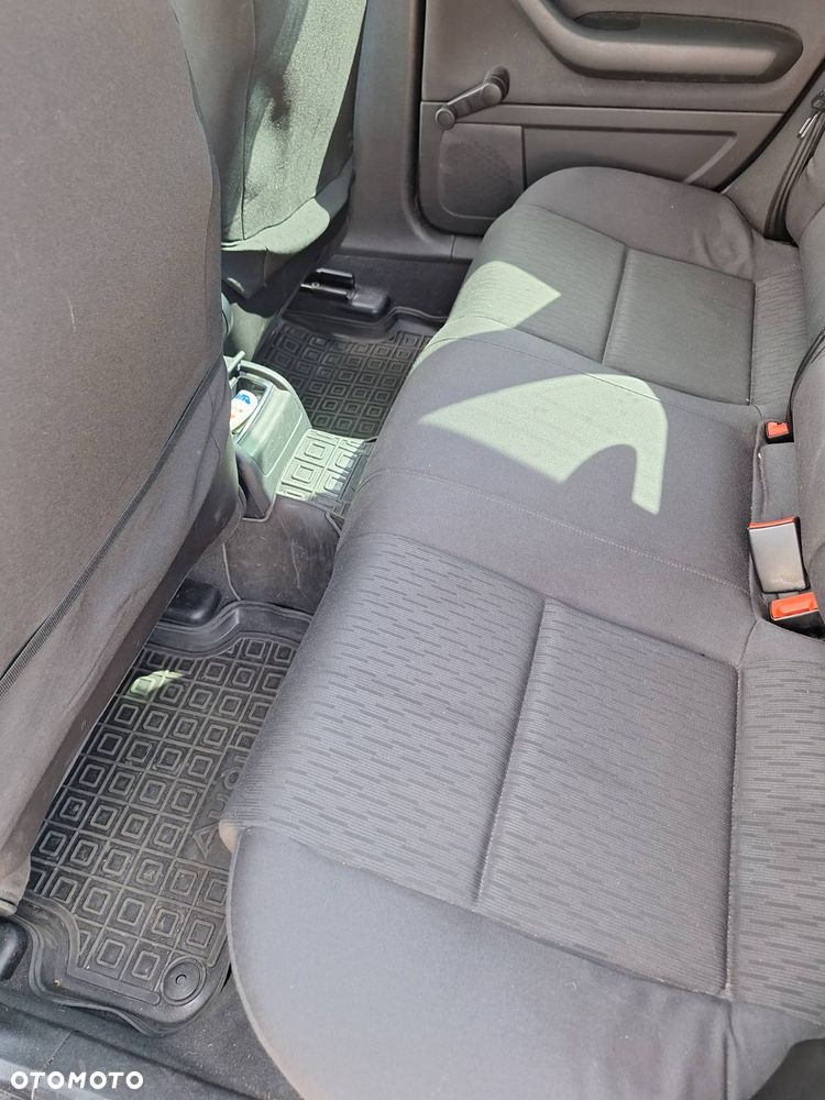 Audi A4 Avant 2.0 TDI e DPF Ambiente - 17