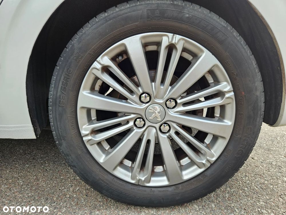 Peugeot 208 1.2 PureTech Allure S&S EAT6 - 23