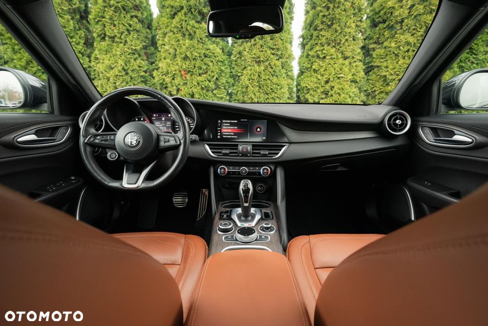 Alfa Romeo Giulia - 10
