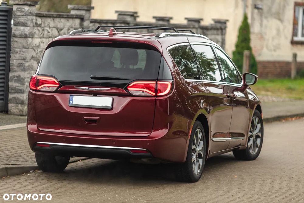 Chrysler Pacifica - 12