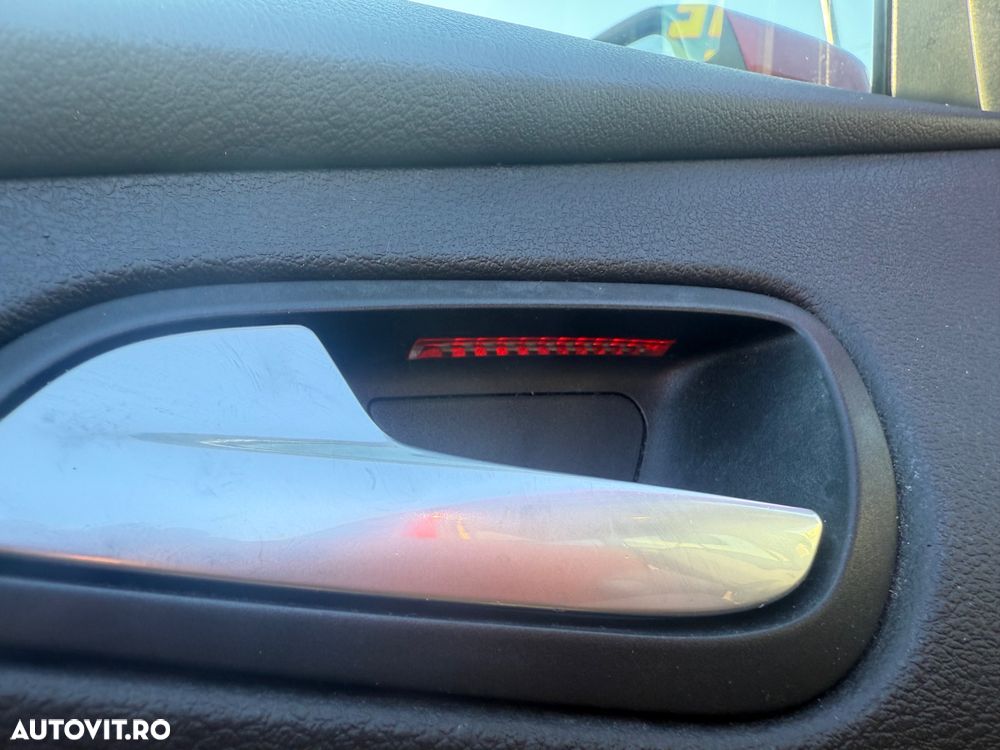 Ford Focus 2.0 TDCI DPF Powershift Titanium - 9