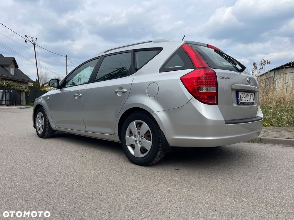 Kia Ceed - 8