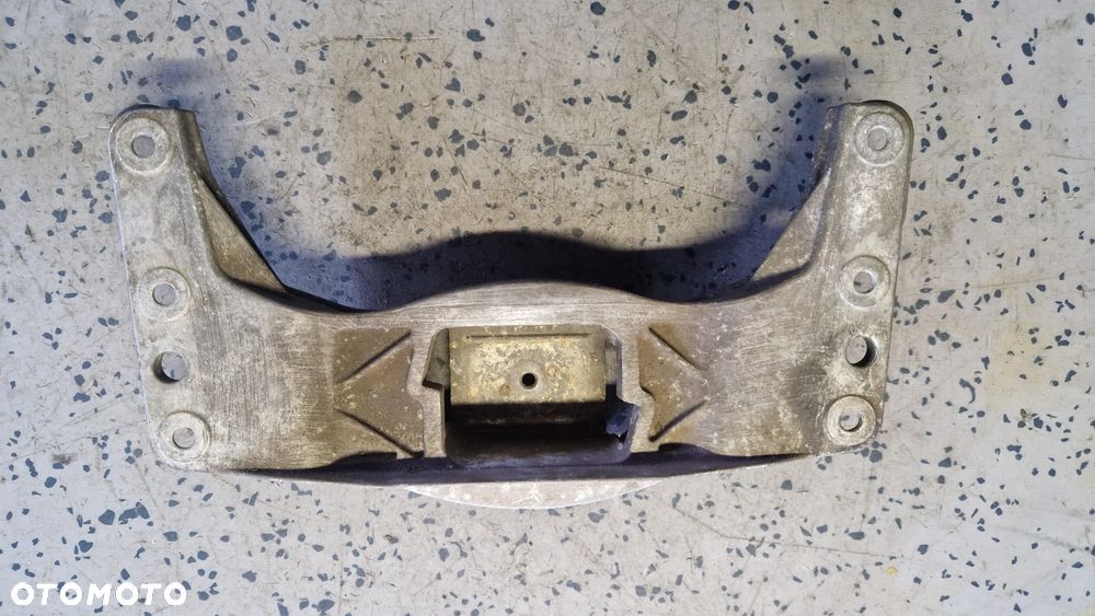 BMW E60 E61 ŁAPA PODPORA SKRZYNI BIEGÓW 6761106 - 1