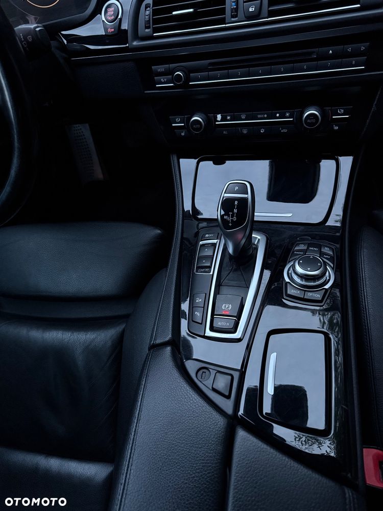 BMW Seria 5 535i xDrive - 29