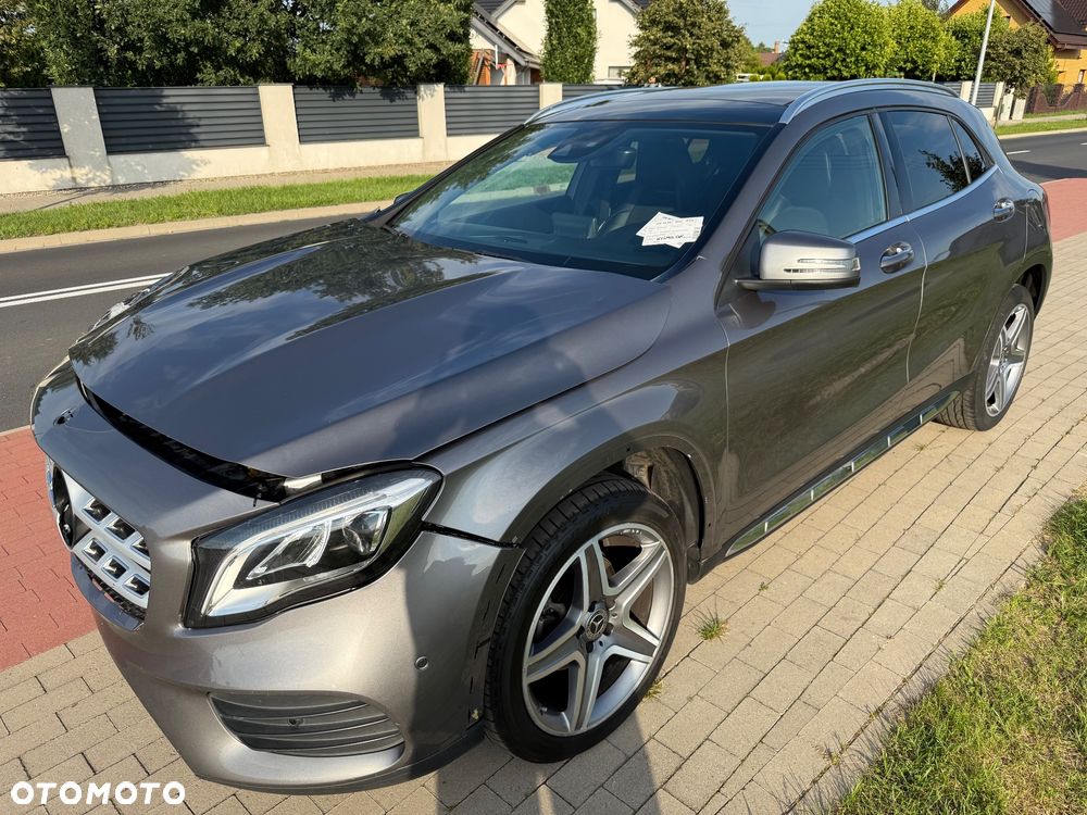 Mercedes-Benz GLA 200 7G-DCT AMG Line - 3