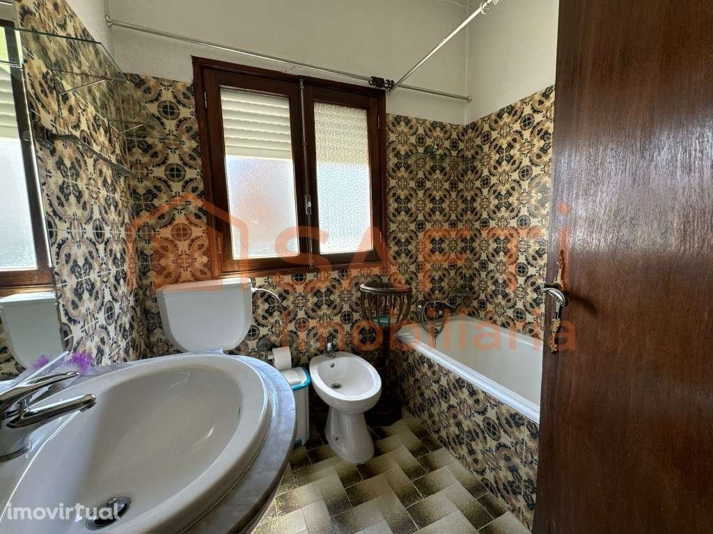 Casa toda em pedra, em excelente localização - Grande imagem: 3/9