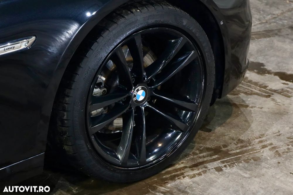 BMW Seria 5 520d Aut. Luxury Line - 35