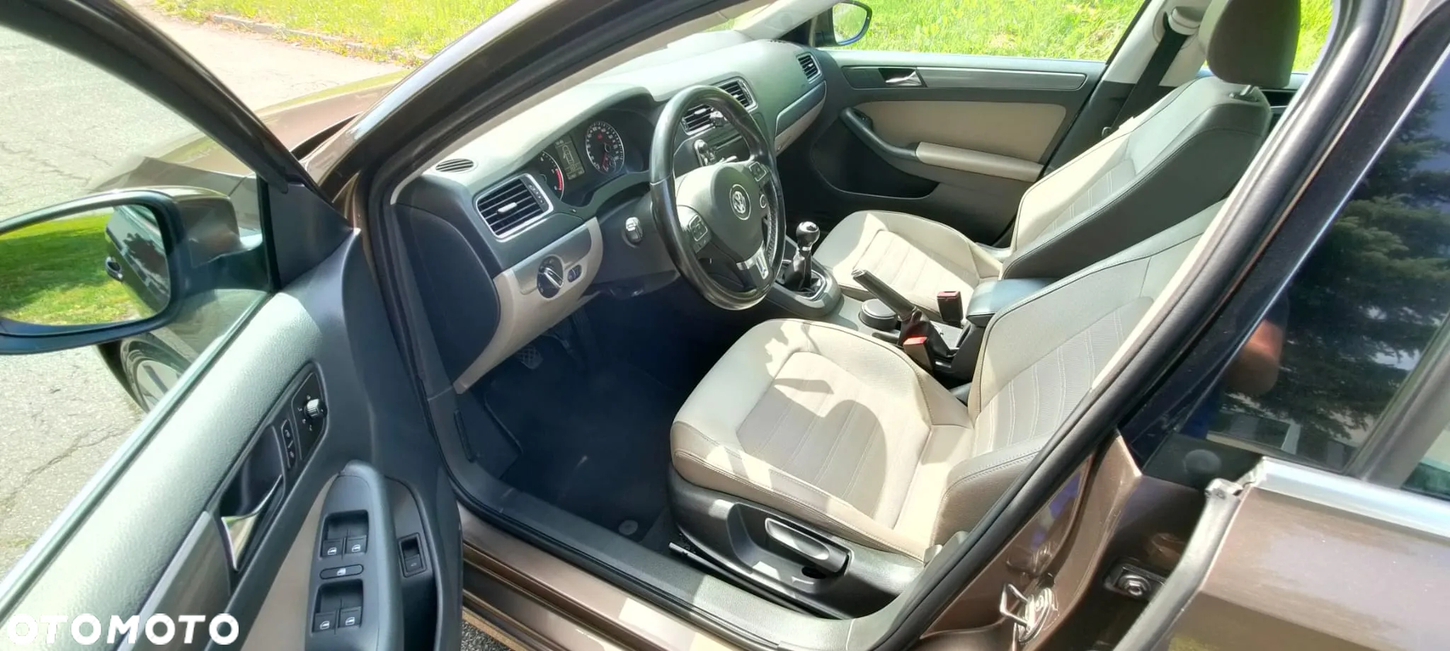 Volkswagen Jetta 2.0 TDI Highline - 8