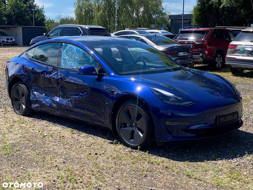 Tesla Model 3 - 4