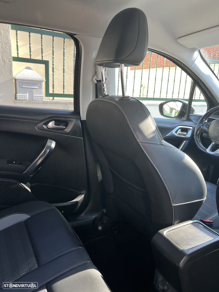 Peugeot 2008 1.2 PureTech Allure - 18