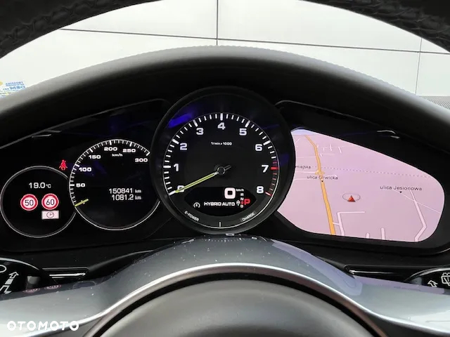 Porsche Panamera 4 e-Hybrid Sport Turismo 10 Years Edition - 23