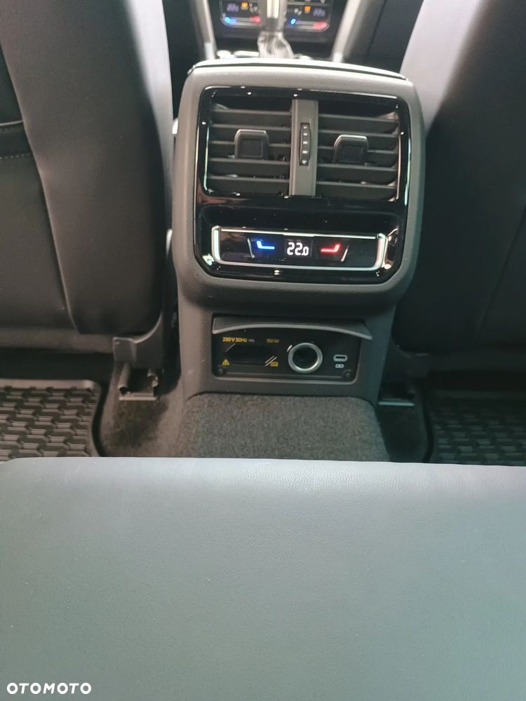 Volkswagen Passat Variant 2.0 TDI SCR DSG Elegance - 11