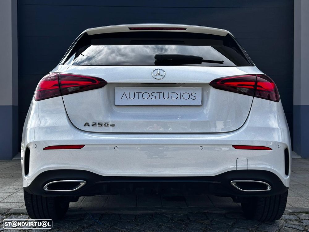 Mercedes-Benz A 250 e 8G-DCT AMG Line - 16