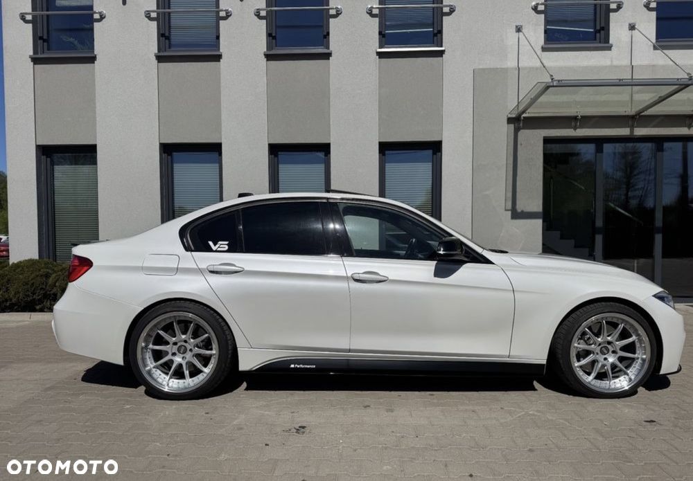 BMW Seria 3 335i Sport Line - 13