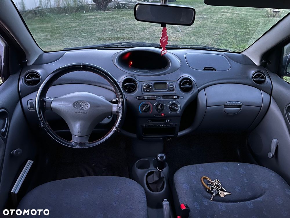 Toyota Yaris - 8