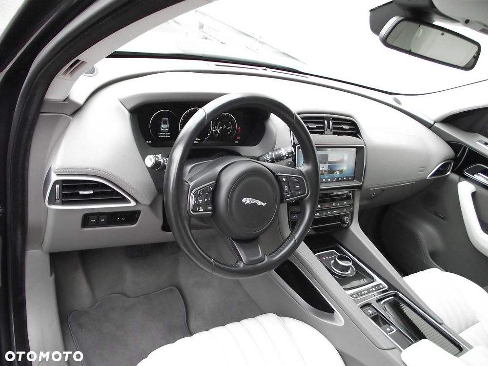 Jaguar F-Pace 3.0 TDV6 AWD R-Sport - 16