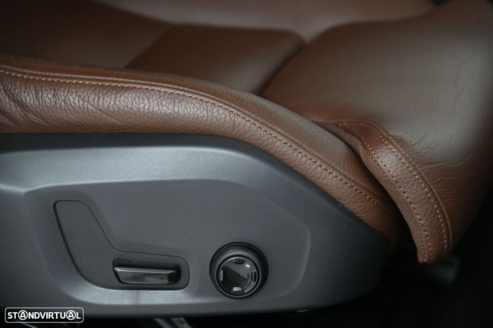 Volvo XC 60 2.0 T8 PHEV Inscription AWD - 29