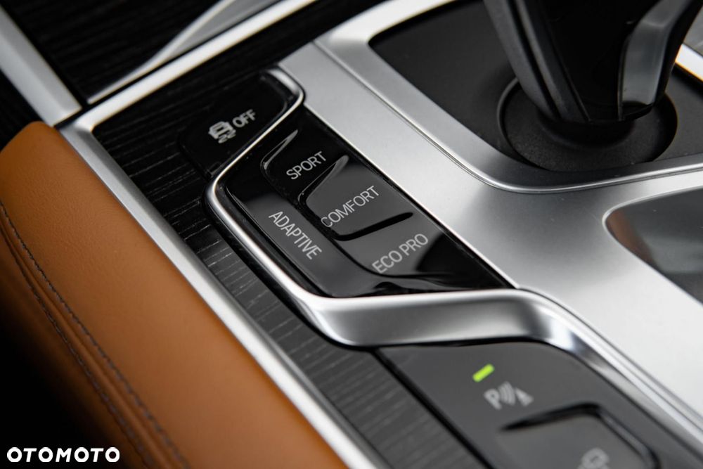 BMW Seria 7 740Li xDrive - 24