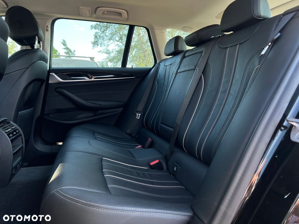 BMW Seria 5 520d Sport Line - 29