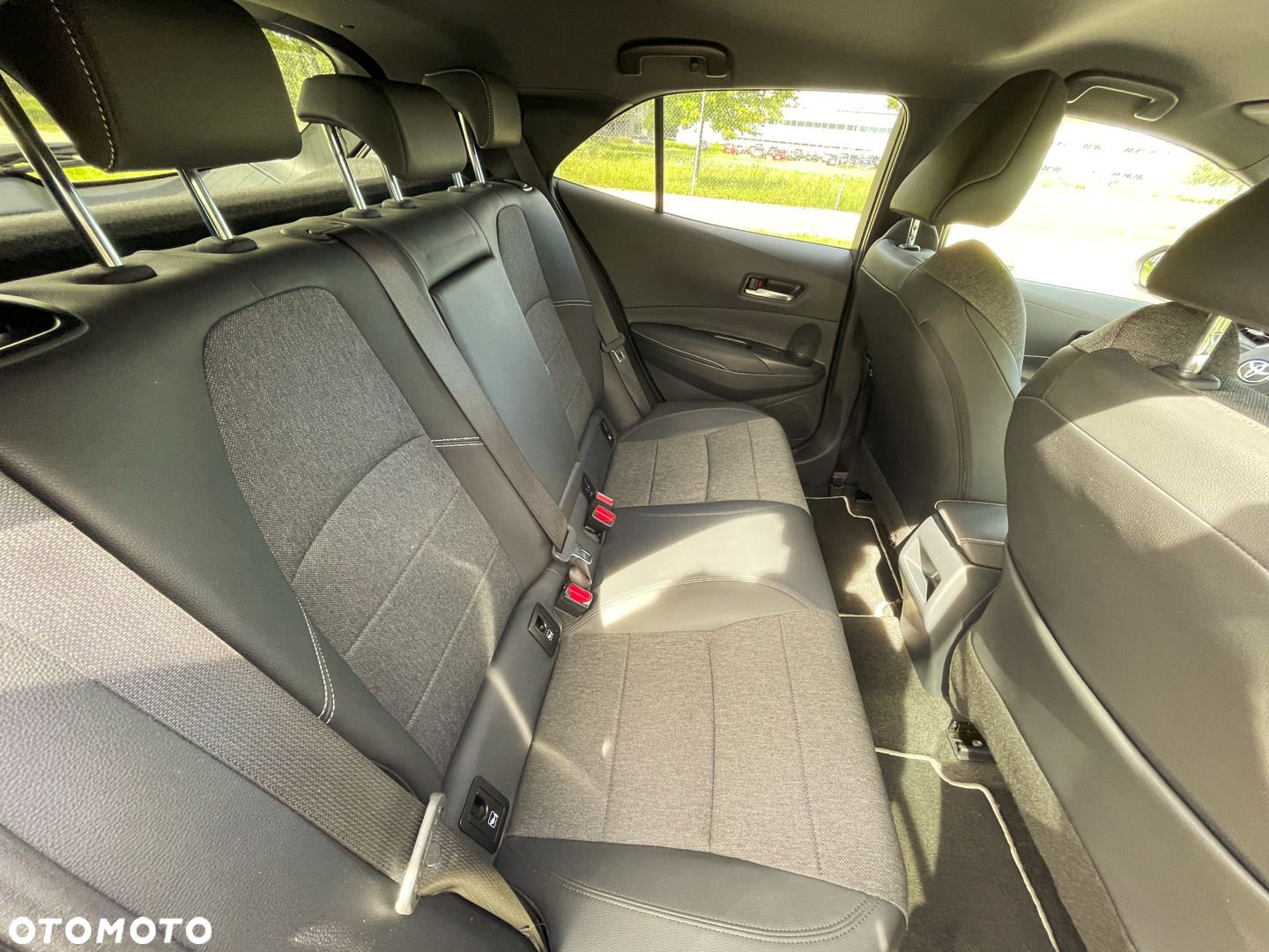 Toyota Corolla 1.8 Hybrid Style - 12