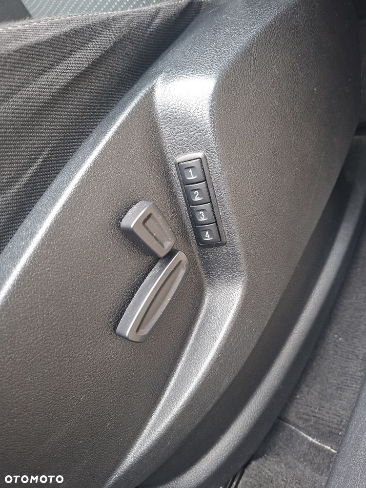 Ford S-Max - 11