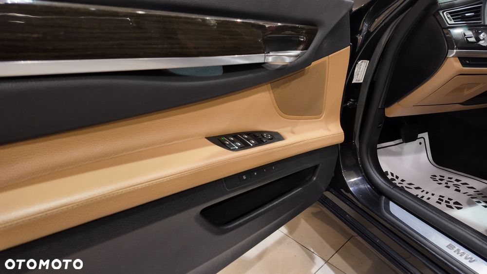 BMW Seria 7 730d xDrive - 24