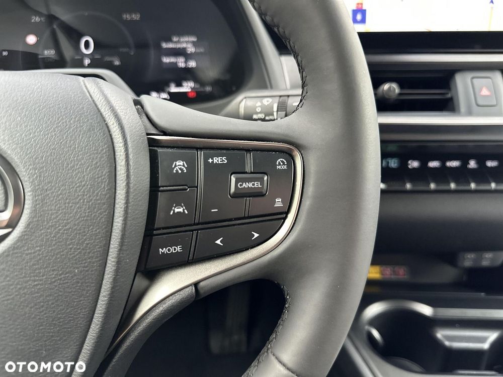 Lexus UX 300h F Sport Design - 17