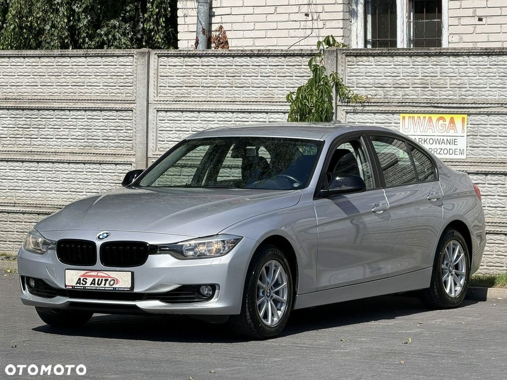BMW Seria 3 320i Sport Line - 29