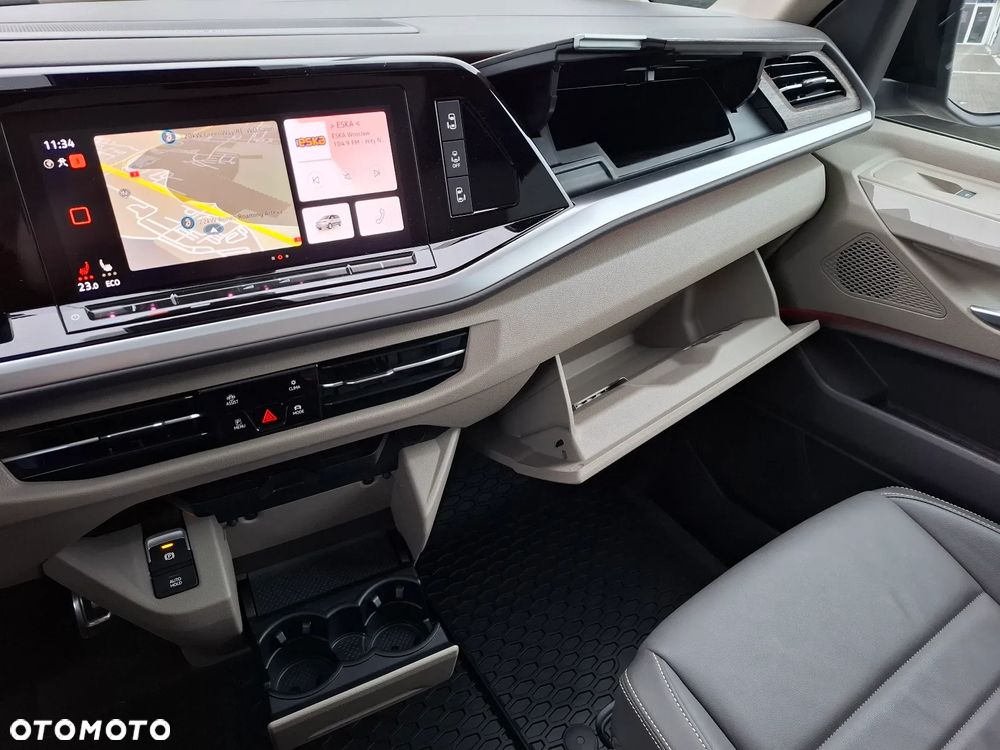 Volkswagen Multivan - 32