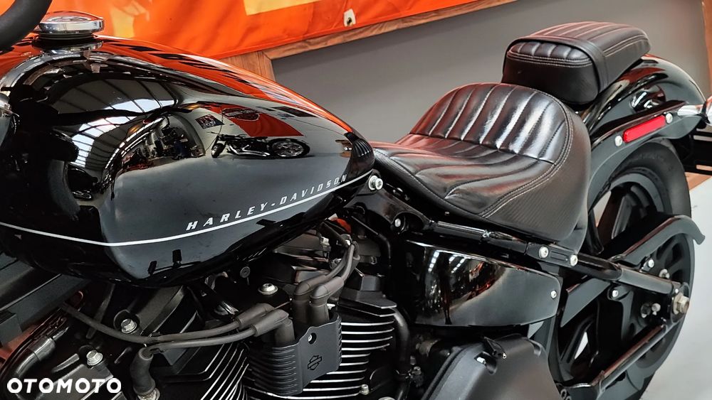 Harley-Davidson Softail Street Bob - 19