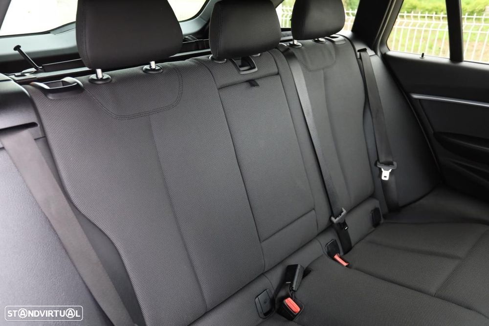 BMW 318 d Line Sport - 18