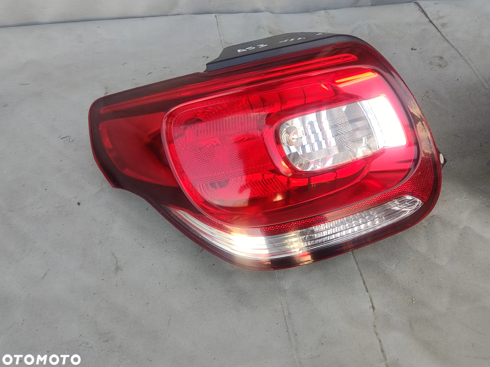 CITROEN DS3 08-15r LAMPA TYLNA TYŁ LEWA PRAWA 9676973380 9676973880 - 2