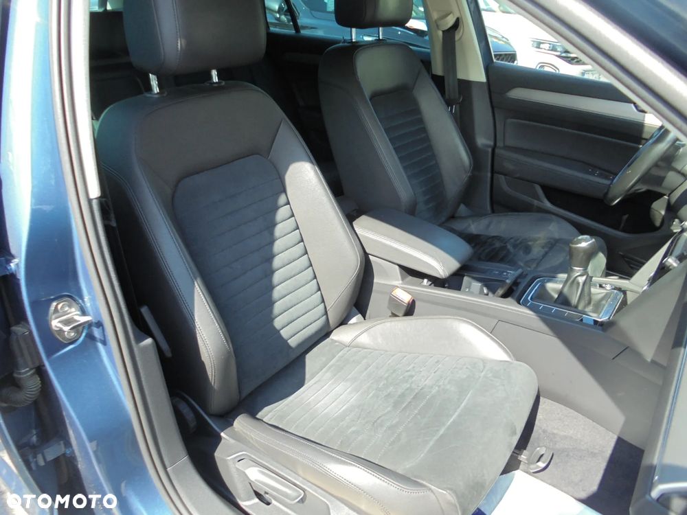 Volkswagen Passat Variant 2.0 TDI SCR BlueMotion Highline - 16