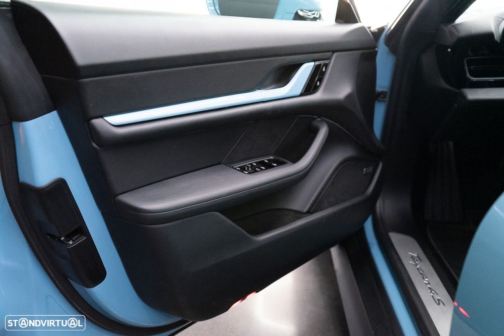 Porsche Taycan 4S - 25