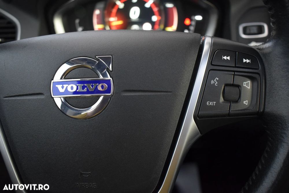 Volvo XC 60 D5 AWD Geartronic Ocean Race - 22