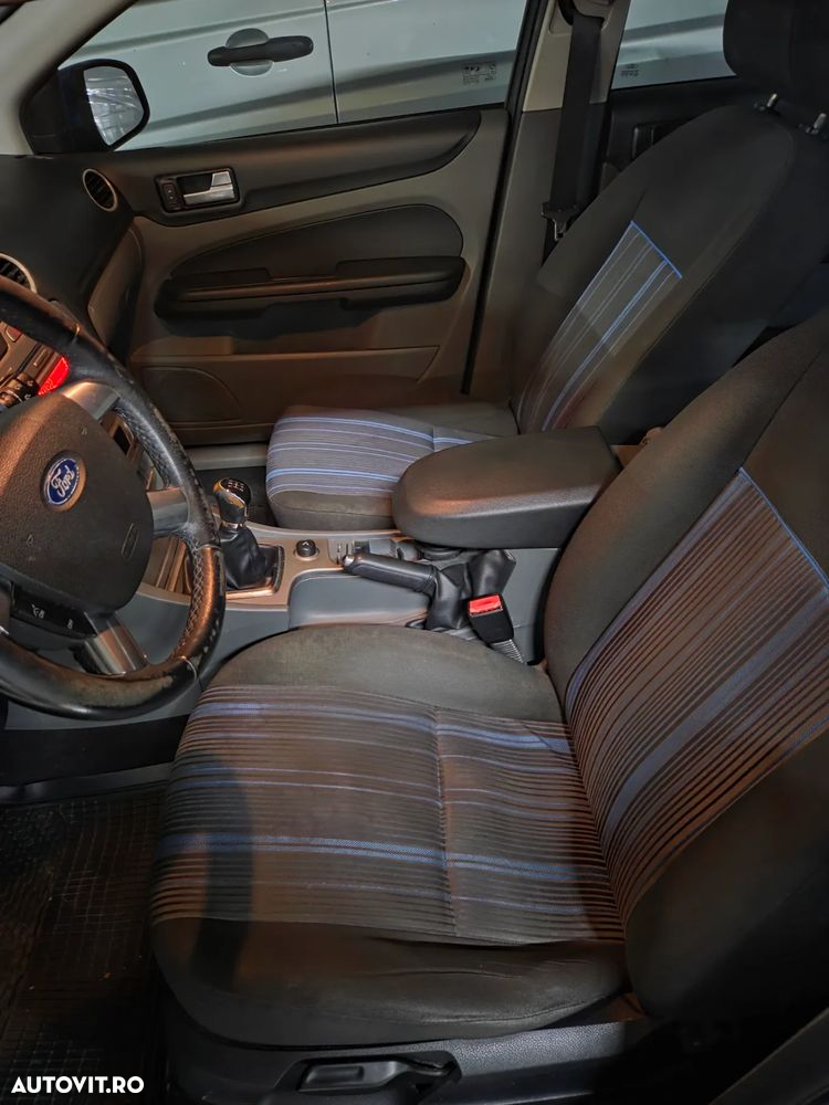 Ford Focus 1.6i Trend - 6
