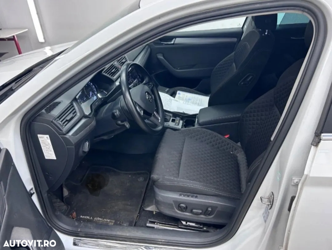 Skoda Superb Combi 2.0 TDI DSG 4X4 Style - 4