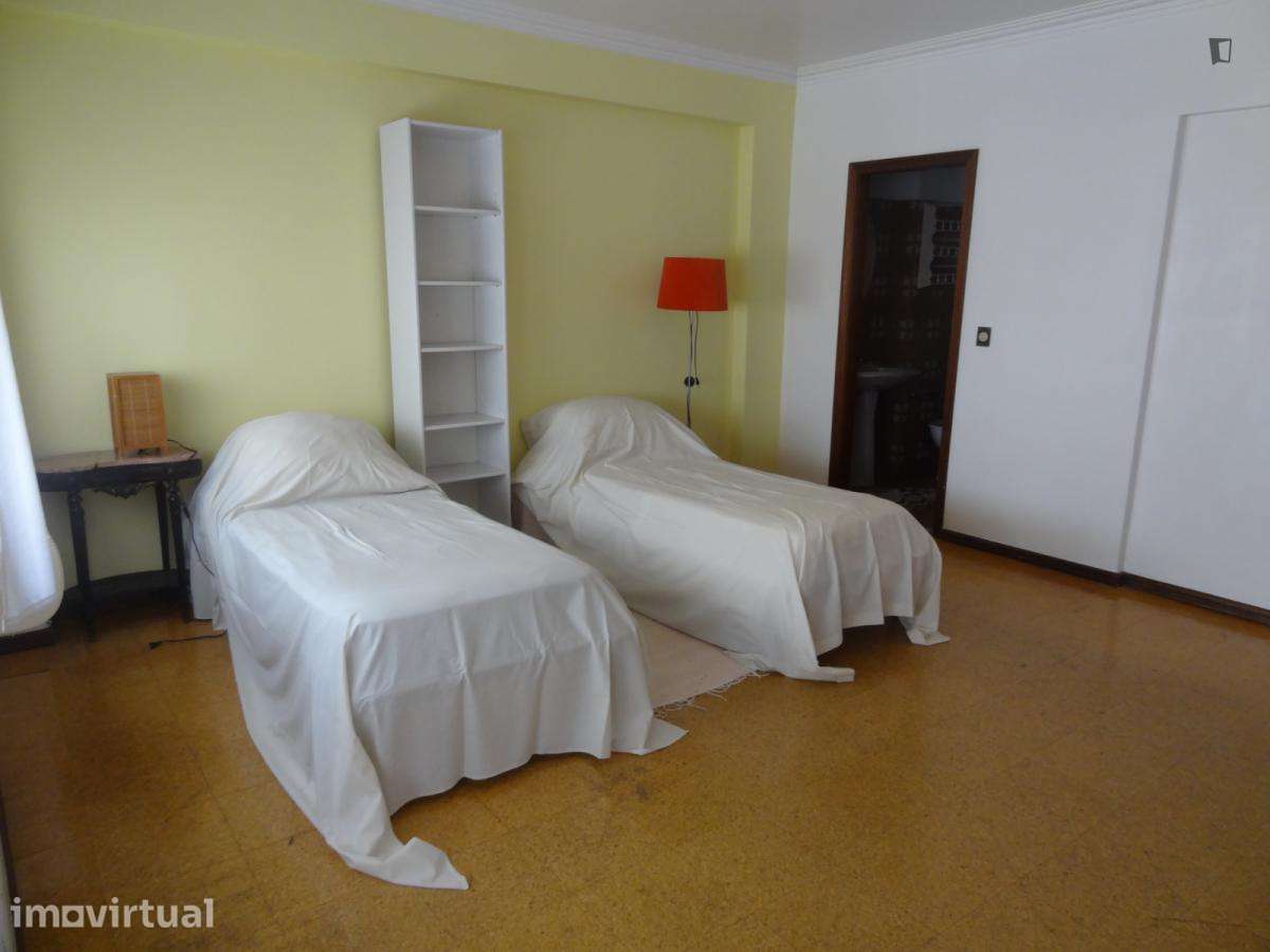 Quarto - localizado em Benfica Lisbon - Grande imagem: 3/16