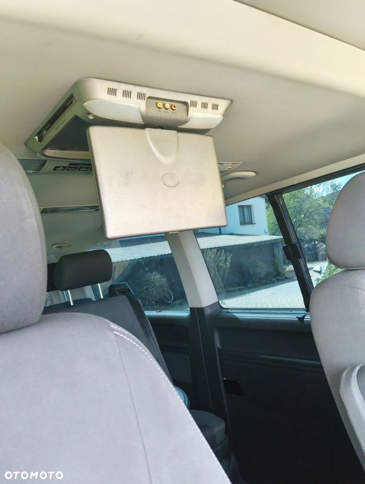 Volkswagen Multivan - 10