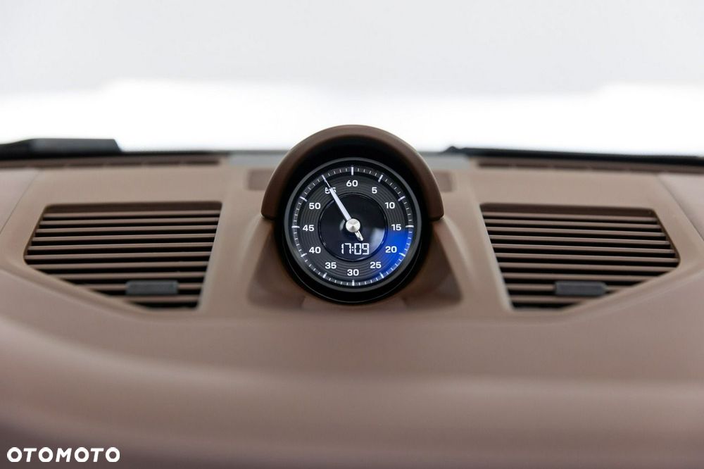 Porsche 911 Carrera 4 PDK - 36