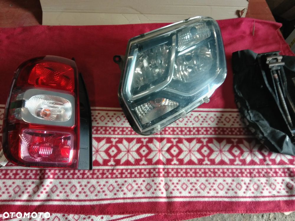 DACIA DUSTER I LAMPA LEWA TYL TYLNA STAN BDB + GRATIS LEWAREK CZESCI ROZNE PYTAC