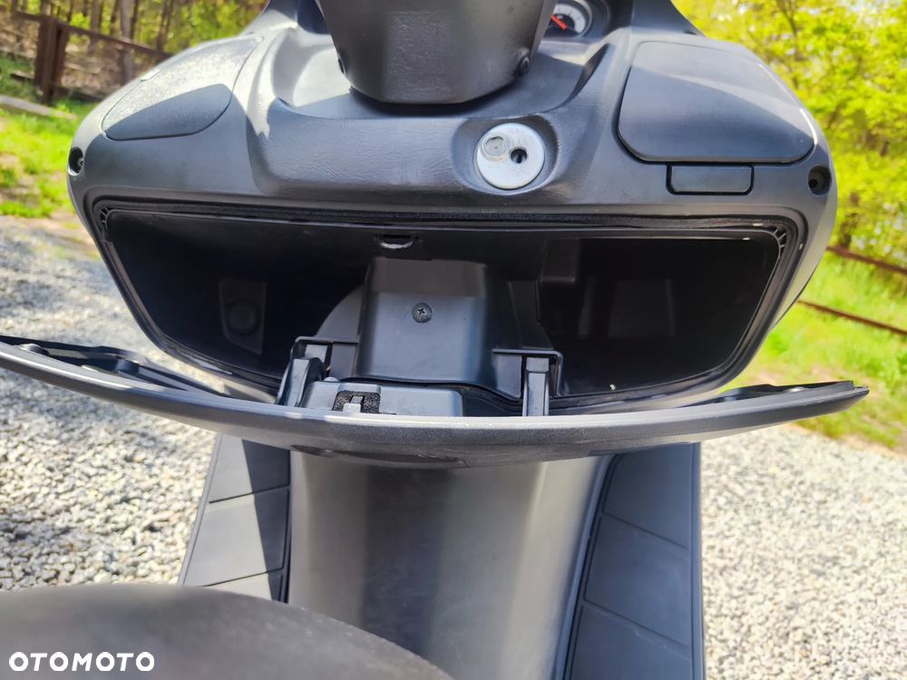Suzuki Burgman - 16