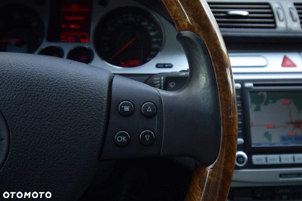 Volkswagen Passat 2.0 TDI 4Motion Individual - 24